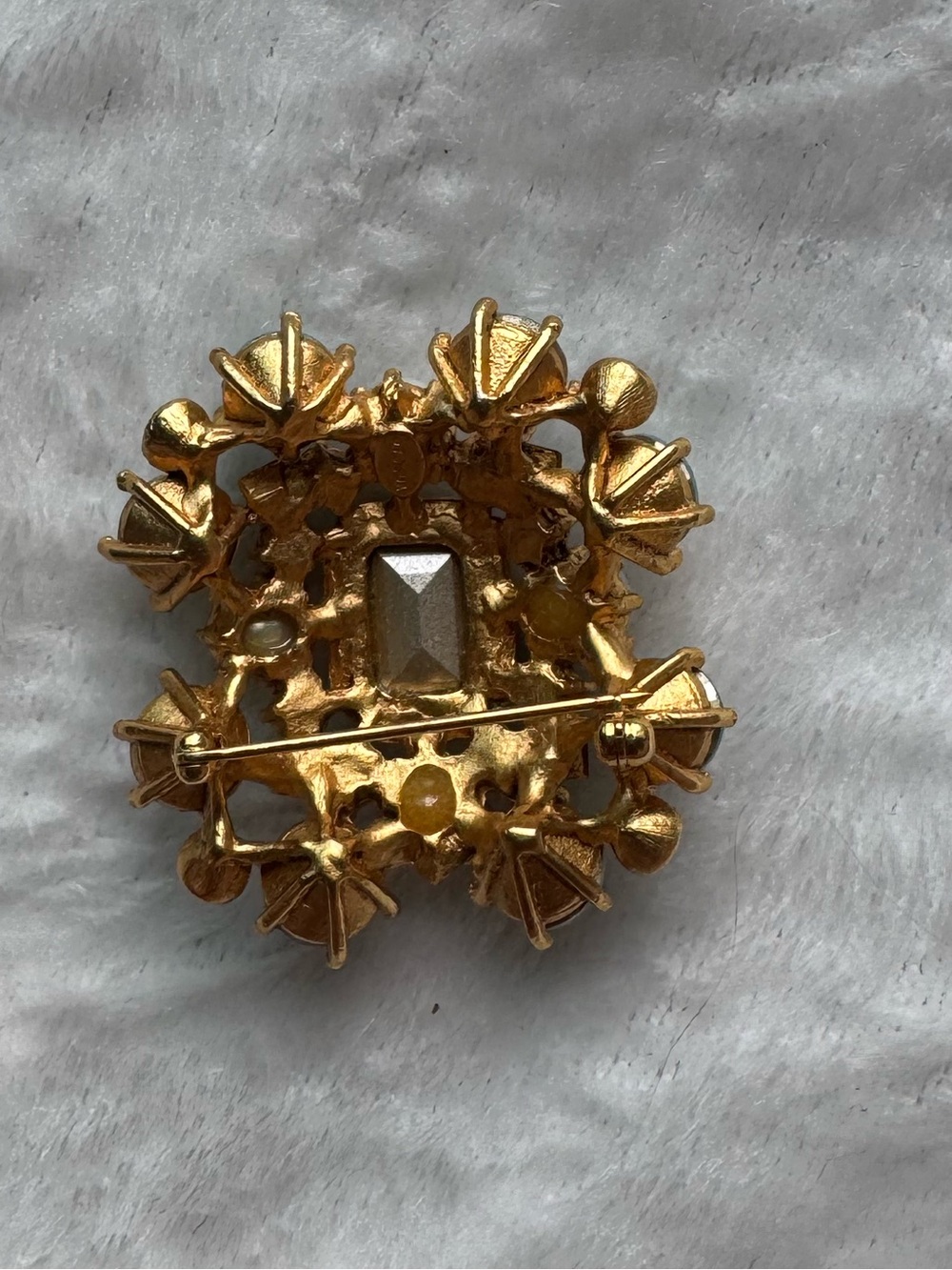 Yosca Pearl & Crystal Brooch - Picture 4 of 8